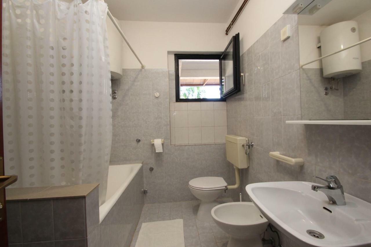 Apartment Sasa Bozac Пореч Экстерьер фото